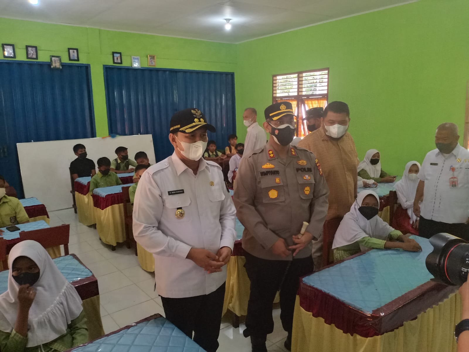Wabup H Indra Gunawan Tinjau Vaksinasi Pelajar di  Rambahsamo