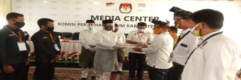  Paslon  Camar Resmi Daftarkan Diri Ke KPUD Rohil