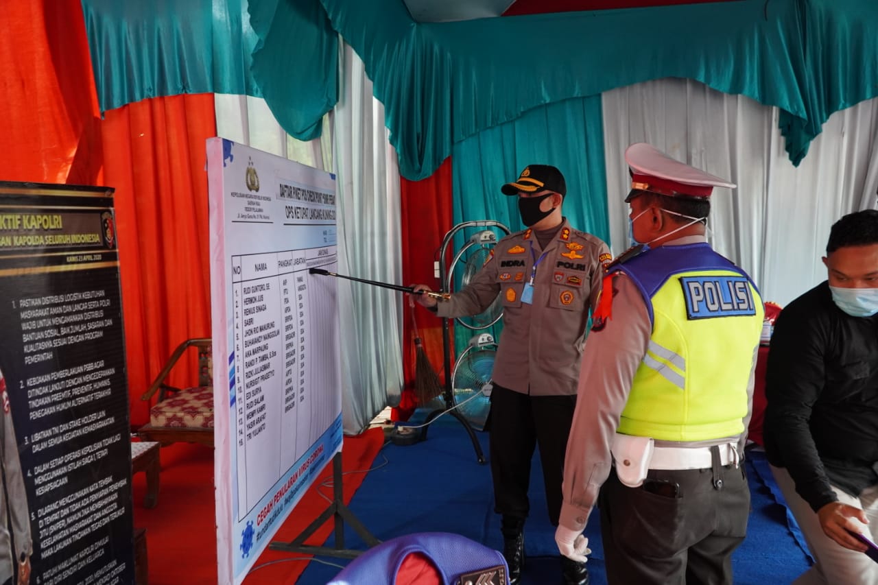 Kapolres Pelalawan AKBP Indra Wijatmiko SIK dan Jajaran Tinjau Pos Check Point PSBB