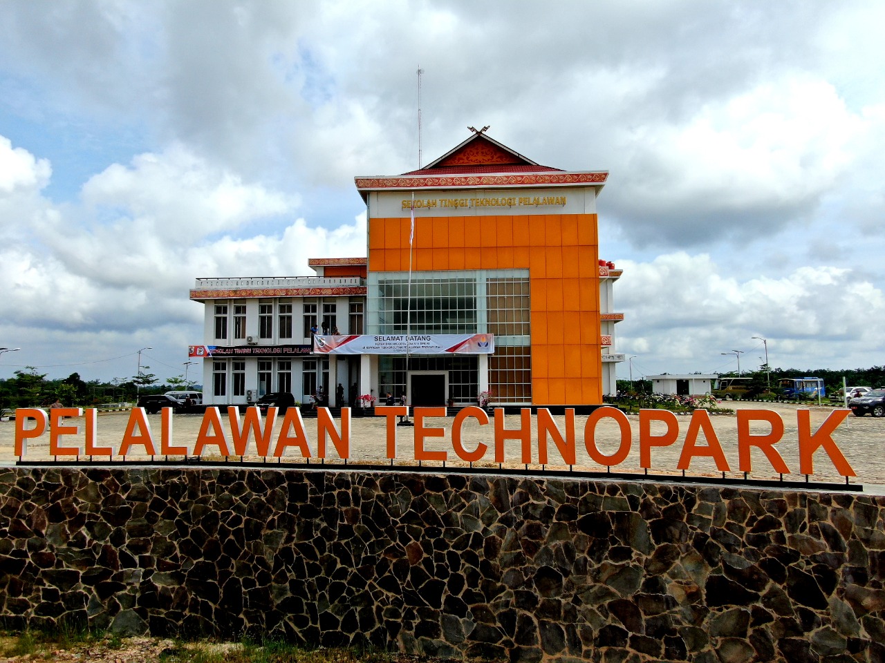 Alumni Perdana ST2P Diterima PT EMP Bentu