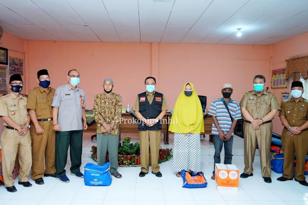 Bupati HM Wardan Serahkan Bantuan Korban Kebakaran