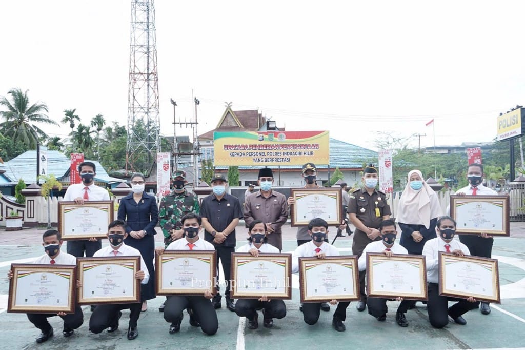 Serahkan Penghargaan, Pemkab Inhil Apresiasi Kinerja Polri Ungkap Pelaku Kajatan