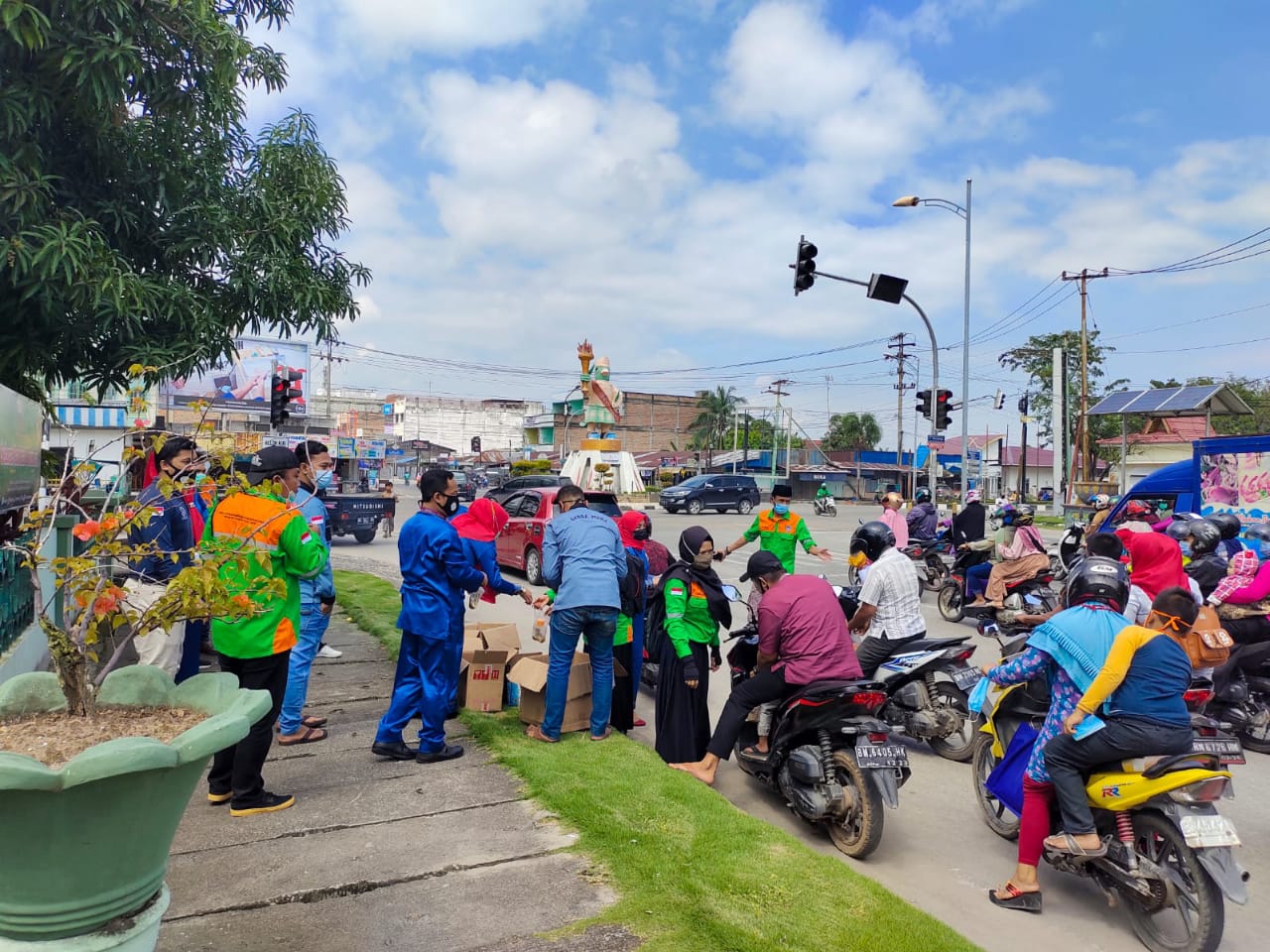Jumat Berkah, DPC SPRMII Dumai bersama Hotel Sona View Sisir Buruh