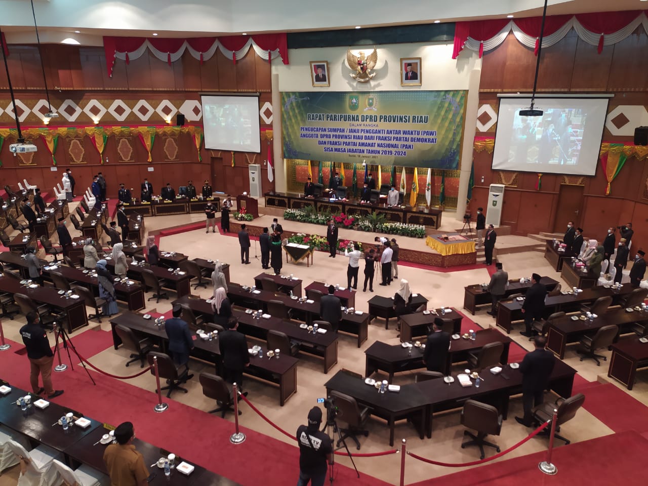 Dua  Anggota DPRD Riau pengganti antar waktu PAW dari  Fraksi PAN dan Demokrat sisa Periode 2019-2024 Resmi Dilantik