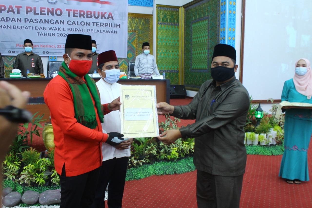 Pleno KPU Pelalawan Tetapkan Zukri-Nasarudin Sebagai Bupati dan Wakil Bupati Terpilih