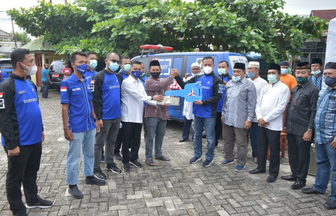 Agung Nugroho Hibahkan Satu Unit Ambulance ke Masjid Peripurna An Najah Pekanbaru