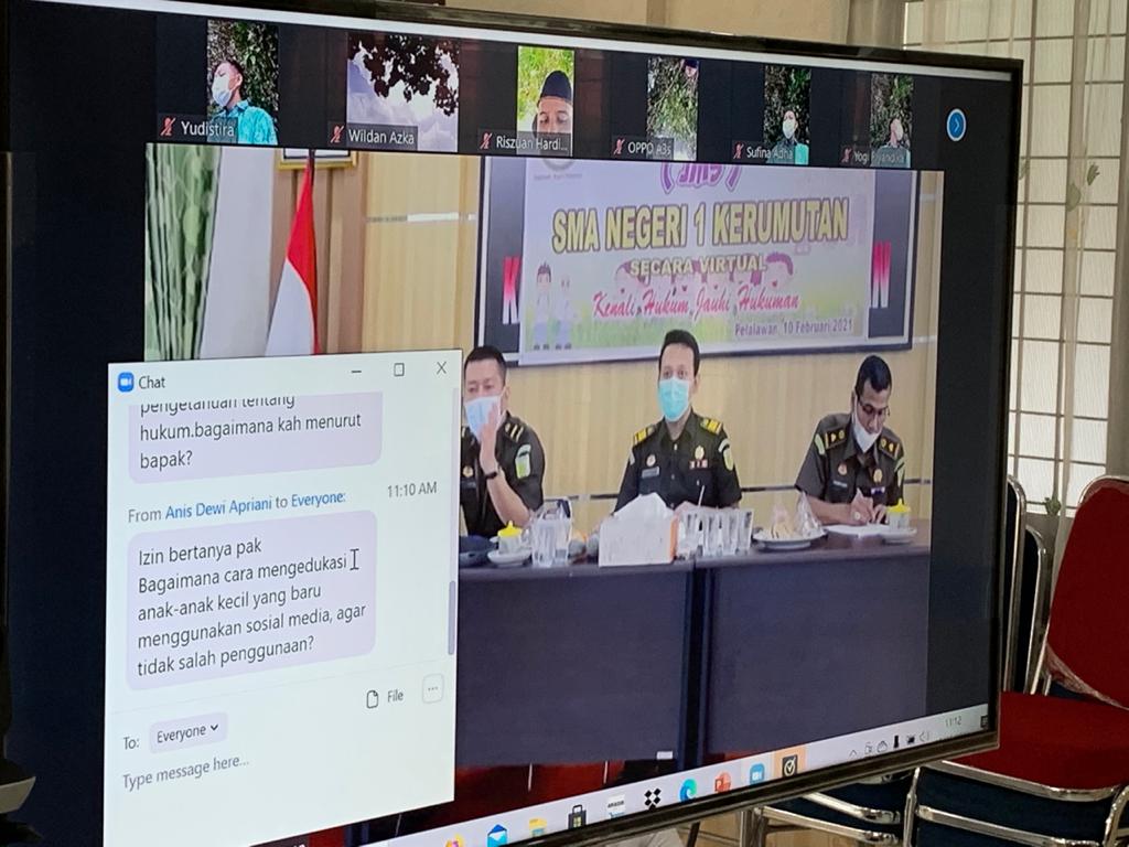 Aplikasi Zoom Meeting, Kejari Pelalawan Melakukan Penyuluhan Hukum di Sekolah