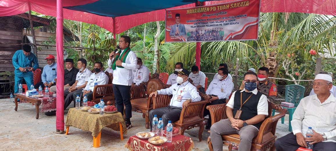 Bupati Zukri Resmikan Pemakaian Listrik 24 Jam Kuala Panduk dan Petodaan