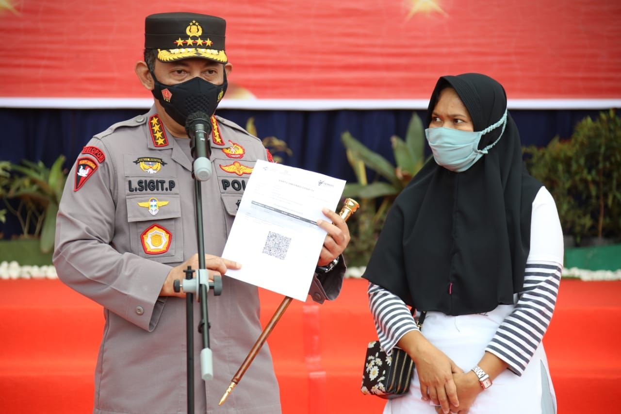 Screning Vaksinasi, Kapolri Minta Pasang Aplikasi di Lokasi Aktivitas Masyarakat