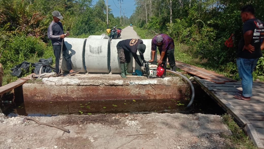 EMP Malacca Strait SA Bantu Perbaikan Dwiker di Desa Tanjung