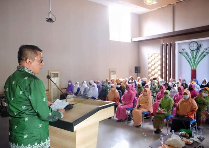 Bupati mengukuhkan Pengurus Gabungan Organisasi Wanita (GOW) periode 2021-2026