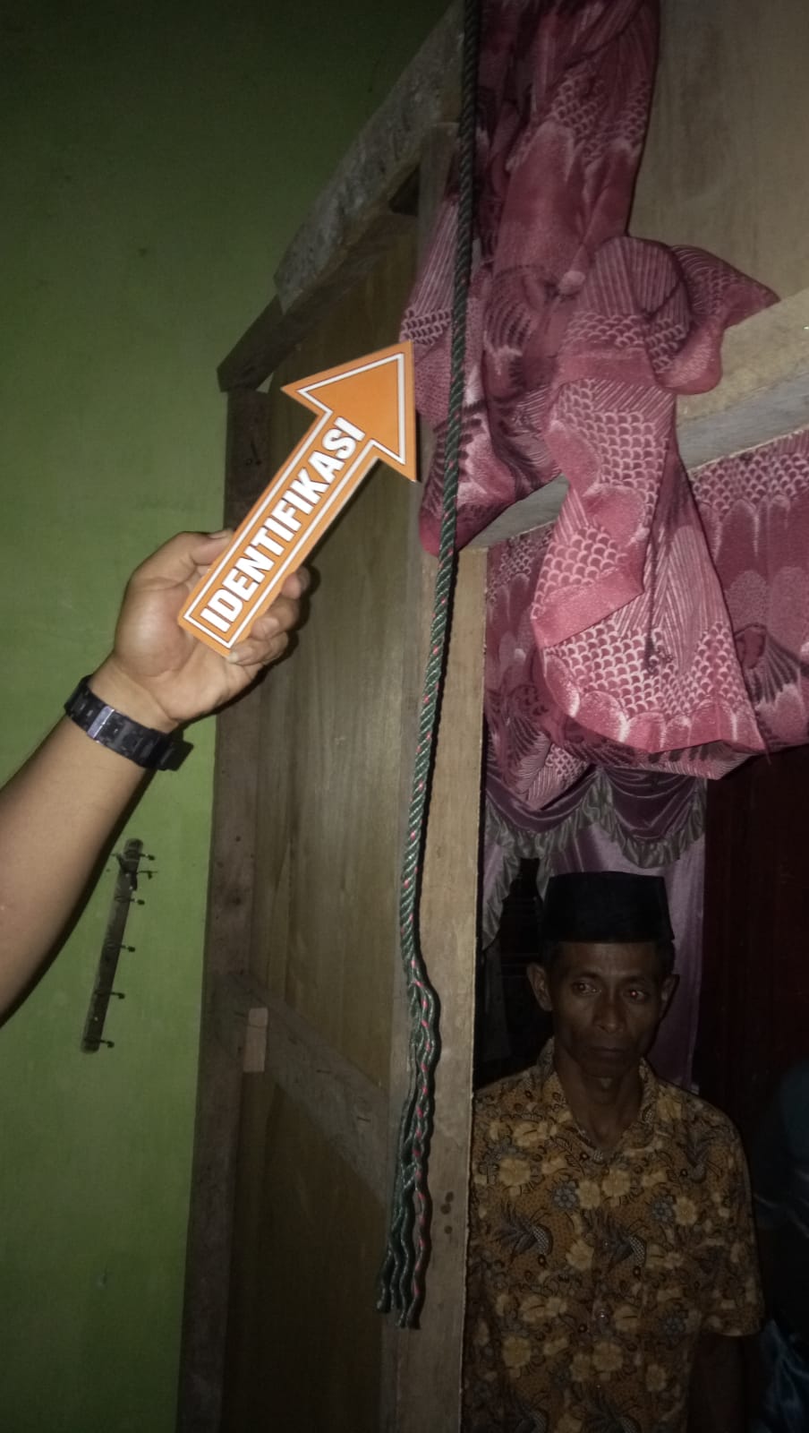 Tak di Kasih Uang Untuk Beli HP, Remaja  Gantung Diri