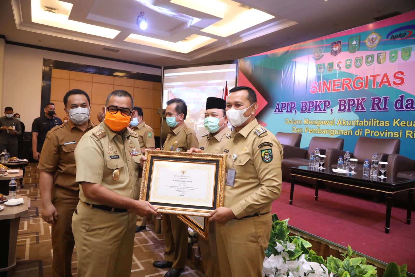  Wabup Rohul Terima Penghargaan dari Gubri