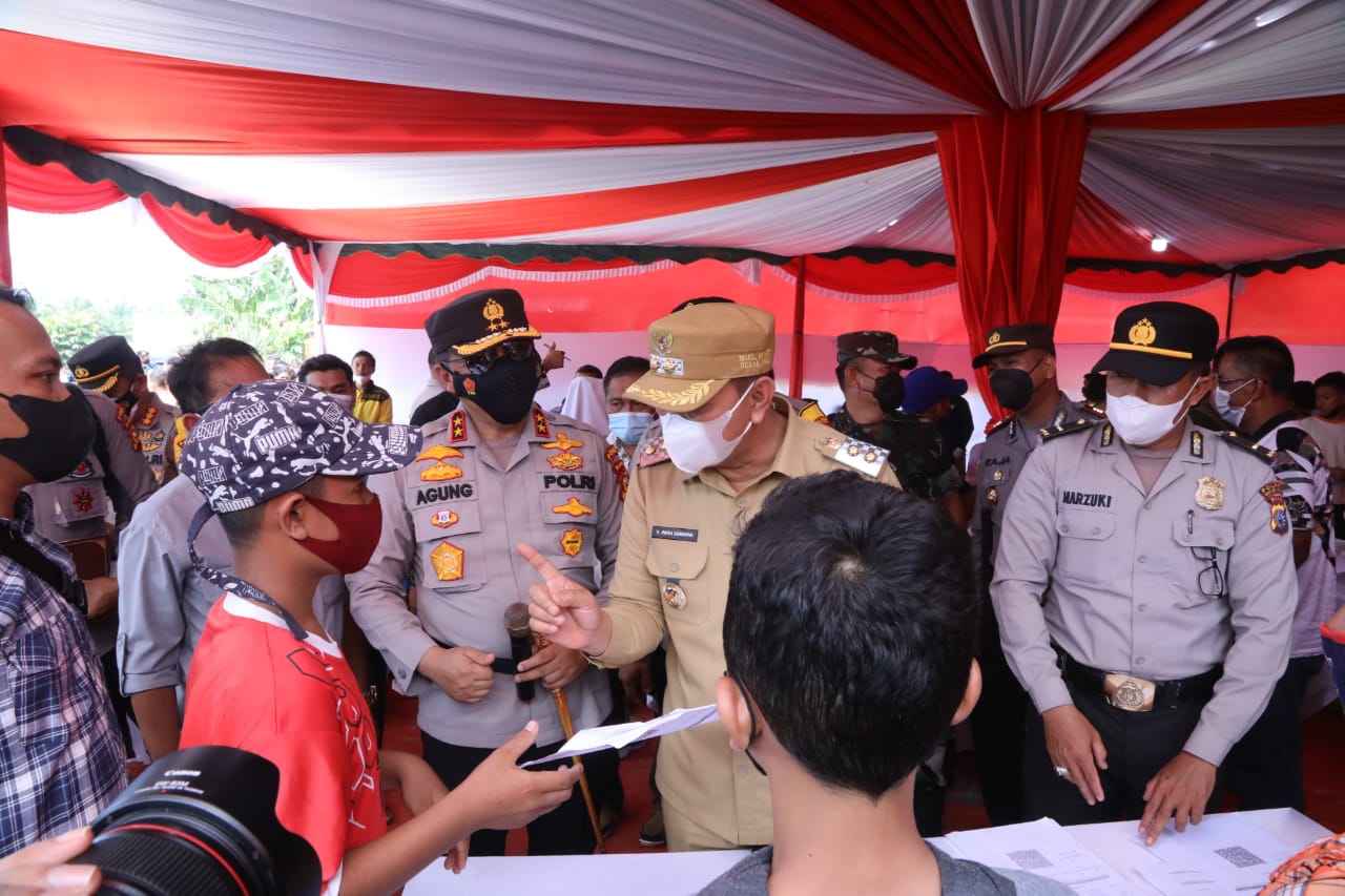 Kunker ke Rohul Kapolda Riau Lakukan Peninjauan Pelaksanaan Vaksinasi Massal Covid-19 Bagi Lansia dan Pelajar