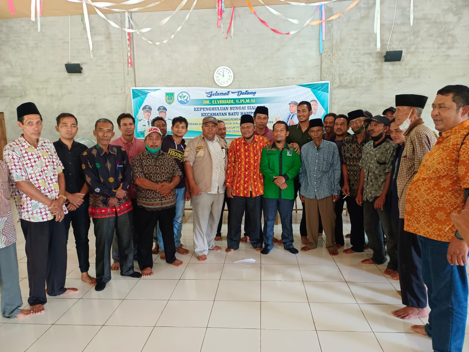 Beberapa tokoh diÂ  Riau Acungkan Jempol Pada Dr. Elv Pakar Lingkungan Hidup