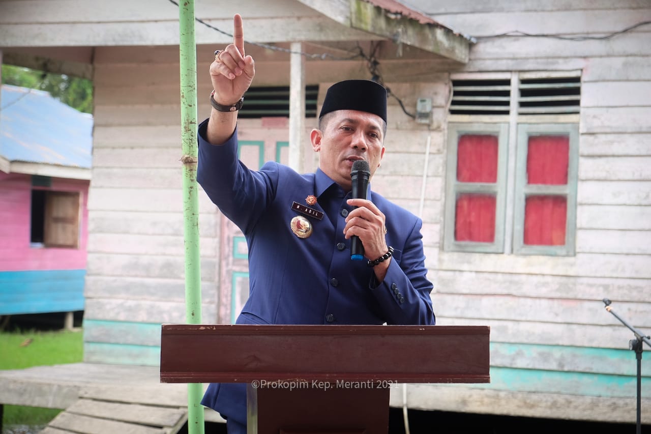 Serah Terima Tambatan Perahu, Bupati : Walau Bapaknya Nelayan, Anaknya Harus Sarjana