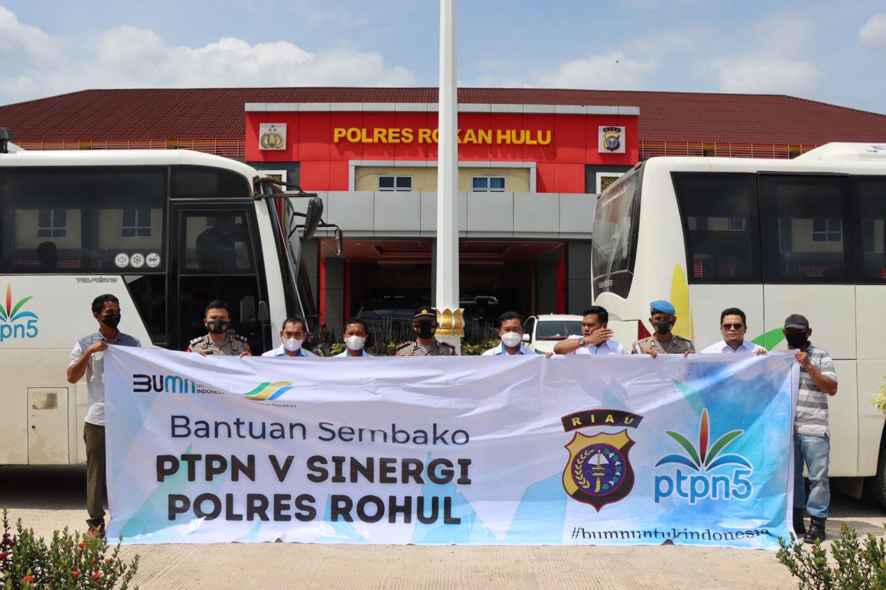 PTPN V Sinergi dengan Polres Rohul Salurkan Bantuan Sembako KorbanÂ  BanjirÂ 
