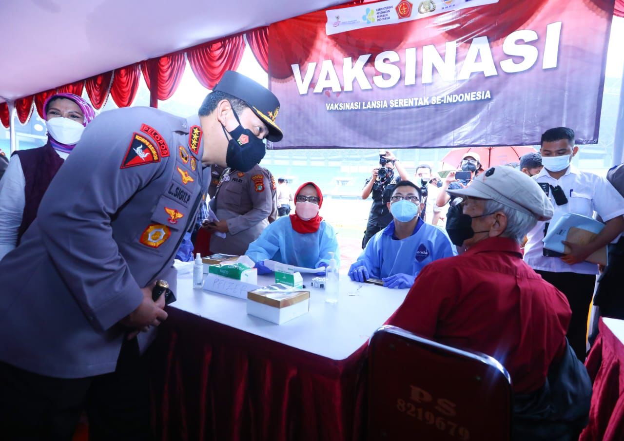 Lonjakan COVID-19 Jangan Panik Kapolri :  Disiplin Prokes dan Lakukan Vaksinasi 