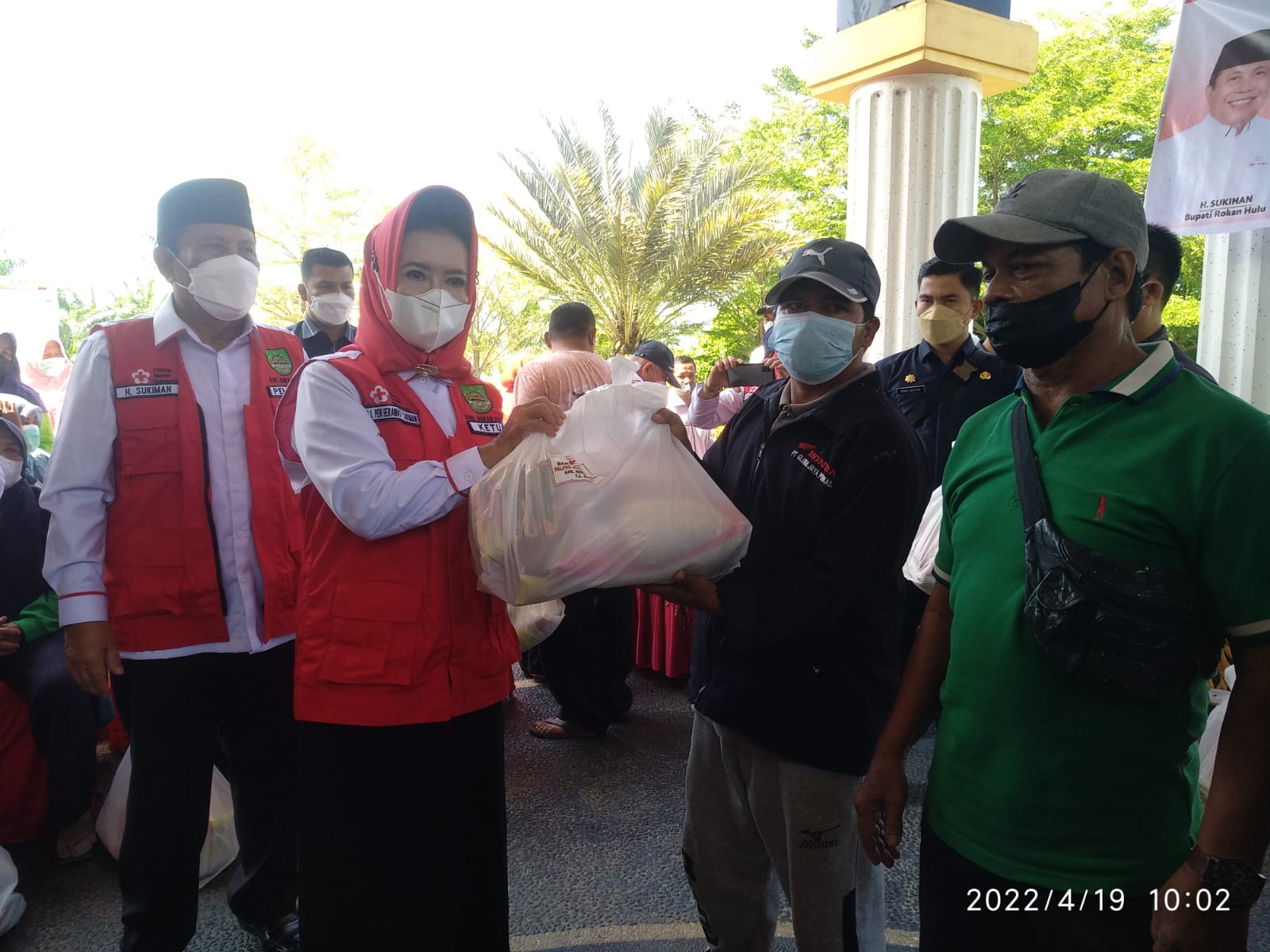 337 Paket Sembako dari PMI di Bagikan Kepada Petugas Kebersihan dan Pertamanan