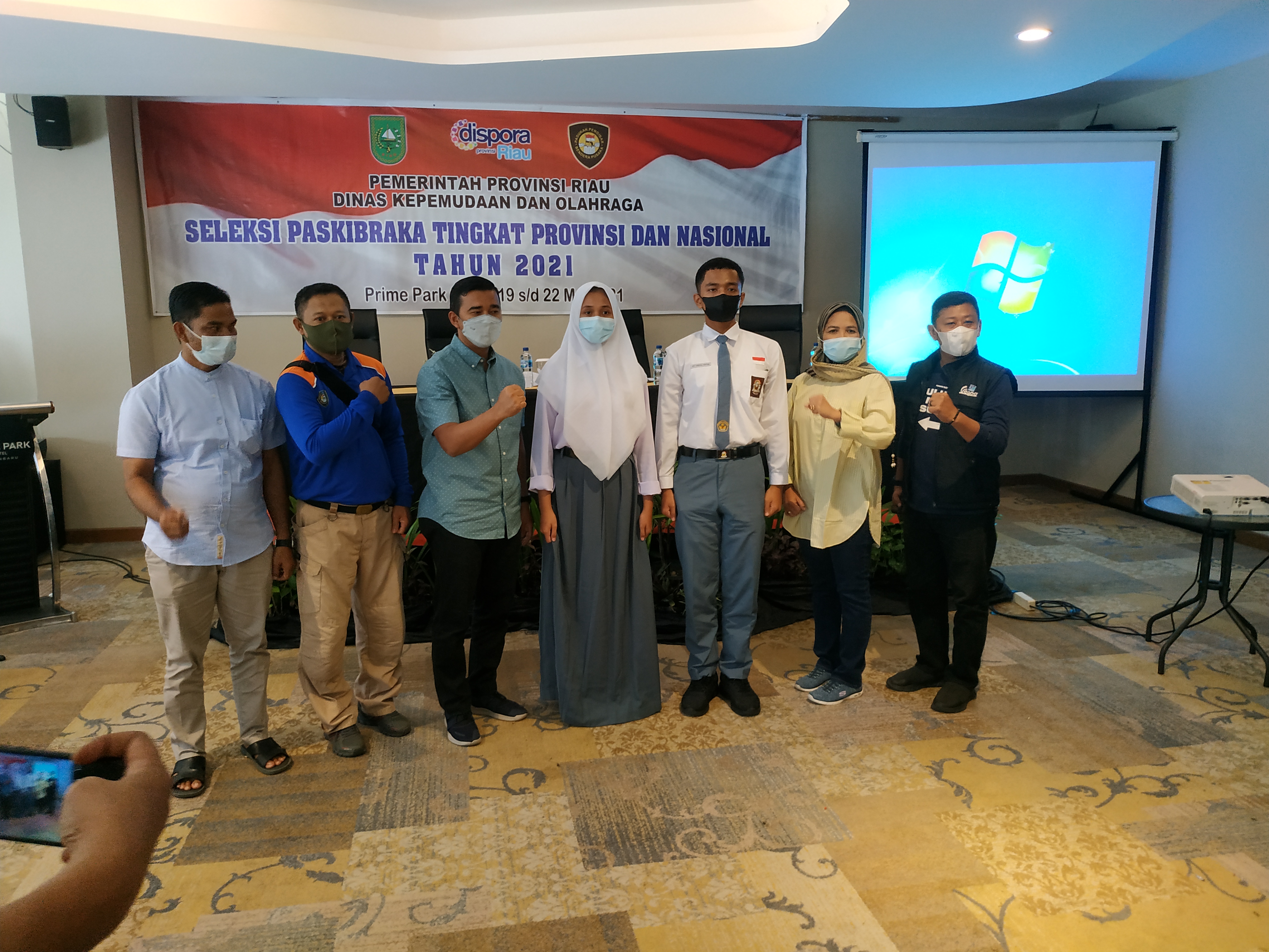 Dwita Octa dan Hervi Sendika Utusan Provinsi Riau Paskibra Tingkat Nasional 