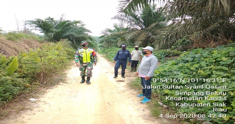 Antisipasi Karlahut Babinsa Kodim 0303/Bengkalis Koramil 11/Pwk Kandis Bersama Warga Kampung Bakalar Patroli Bersama