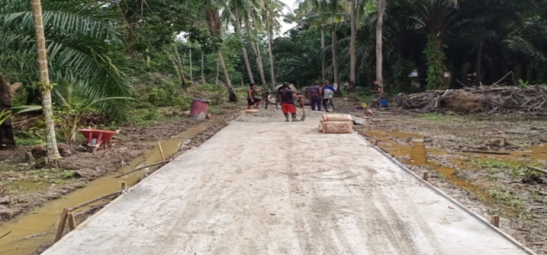 Zainuddin Warga Desa Temiang Bangga TMMD ke-108 Bangun Jalan Desanya