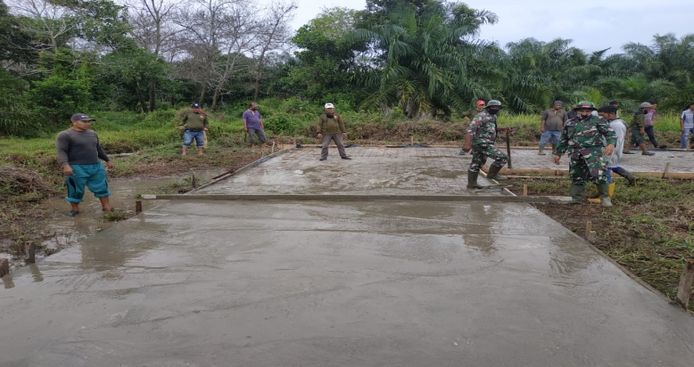 Prajurit TNI Dalam Giat TMMD ke-108 Kodim 0303/Bengkalis Bekerja Dalam Ancaman Pendemi Covid-19