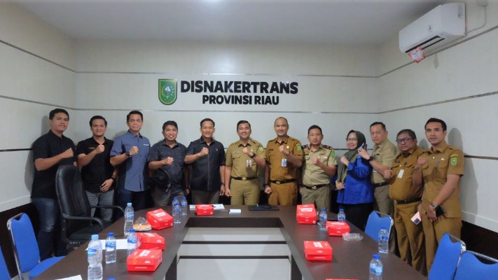 Disnakertrans Riau Bersama Desk Ketenagakerjaan Polda Riau Bahas Penanganan Kasus Dugaan Penahanan Ijazah
