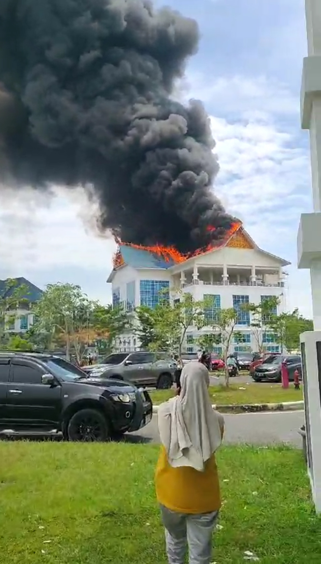 Kebakaran Kantor  Melanda Gedung PUPR di Tenayan Raya Merembet ke Lantai 4