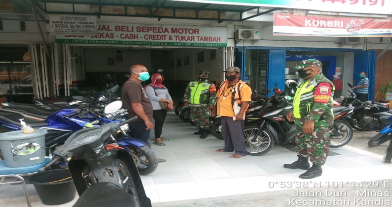 Penegakan Disiplin Protokol kesehatan, Babinsa Kodim 0303/Bengkalis Patroli 3M di Areal Toko Mokas Simpang Belutu 