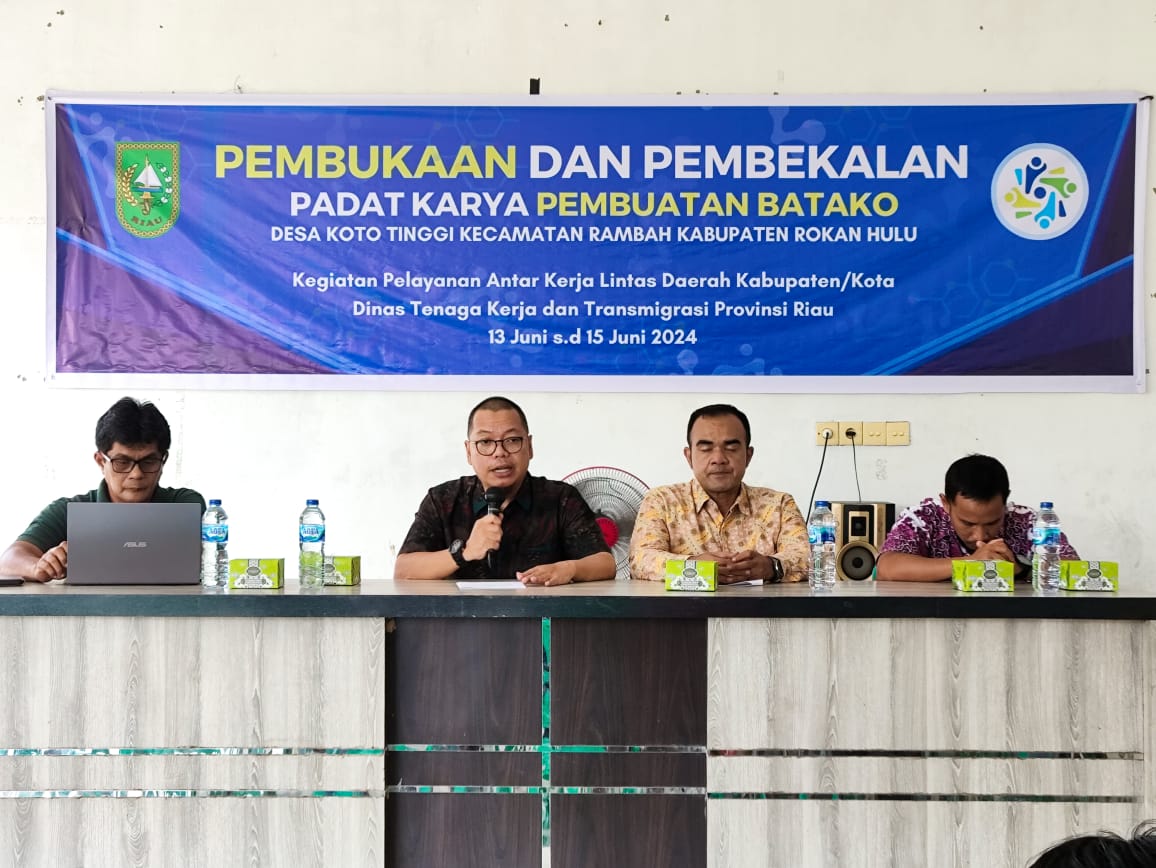 Disnakertrans Provinsi Riau Gelar Dua Kegiatan Padat Karya di dua Kecamatan Rohul