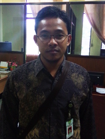 UR Berlakukan Barrier Gate Card 