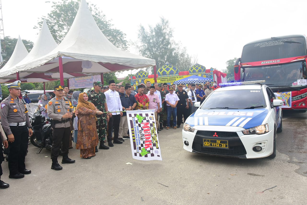 Bupati Bengkalis Lepas Bus Mudik Asik Gratis