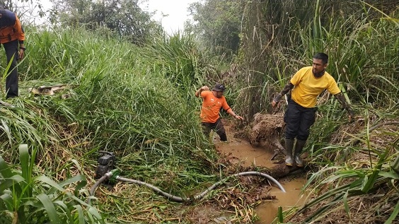 Tak Ada Air, Relawan Rumah Zakat Harus Gali Parit 
