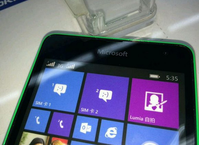 Ini Ponsel Pertama Microsoft Tanpa Merk Nokia