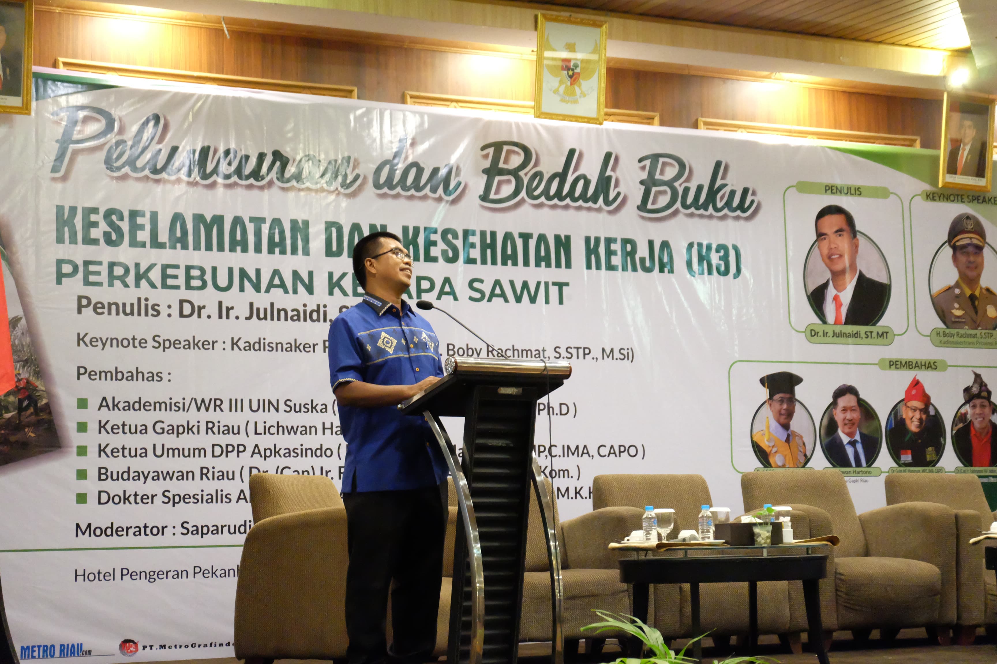 ASN Disnakertrans Riau Luncurkan Buku K3 Perkebunan Kelapa Sawit