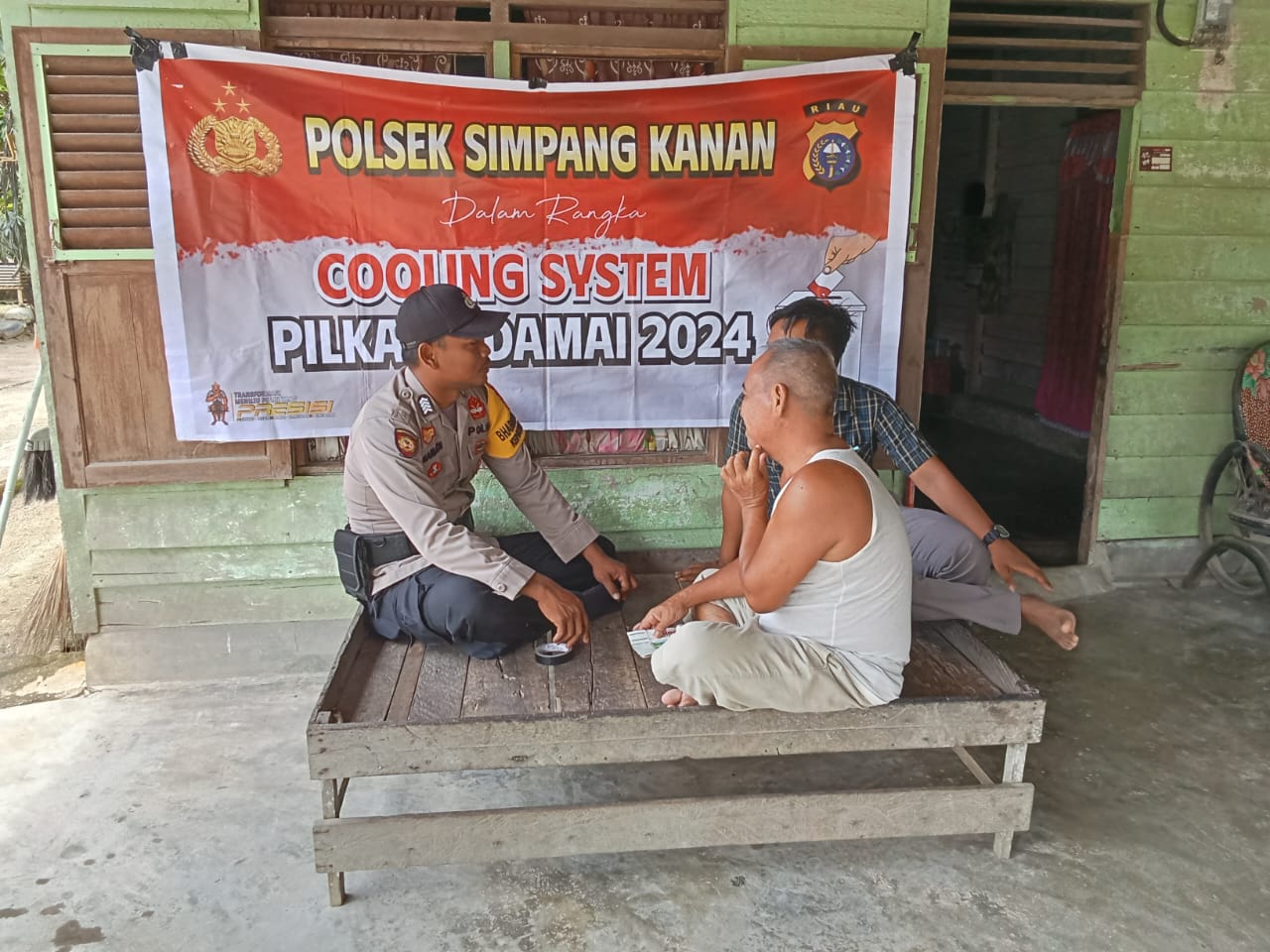 Bhabinkamtibmas Bukit Damar Cooling System Masyarakat Dusun Suka Rujun