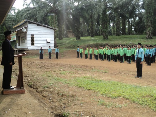 MTs Al-Mutazam Kerubung Jaya Gelar Wisuda dan Pengajian Akbar