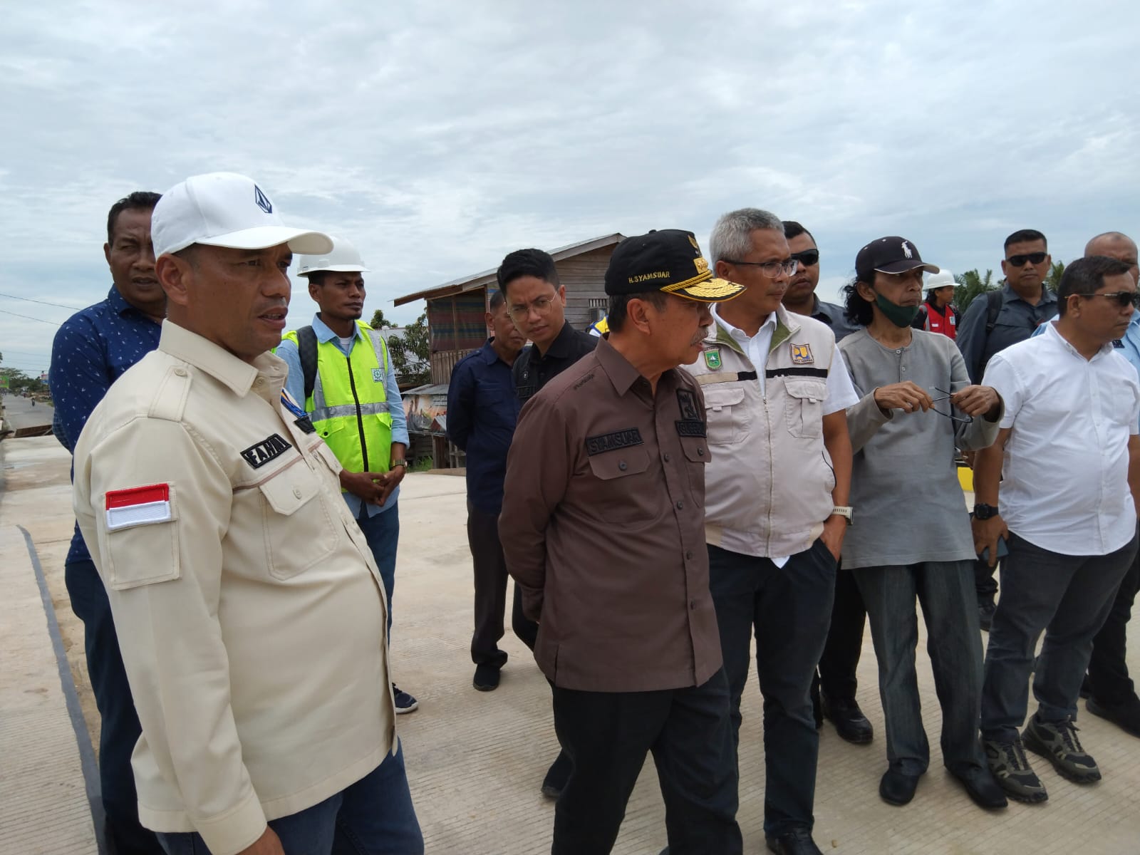 Didampingi Kadis PUPR PKPP Riau, Gubri Syamsuar Tinjau Jembatan Bagansiapiapi-Sinaboi
