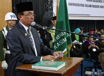 Bupati Inhil Orasi Ilmiah Pada Wisuda IV UIN Suska Riau