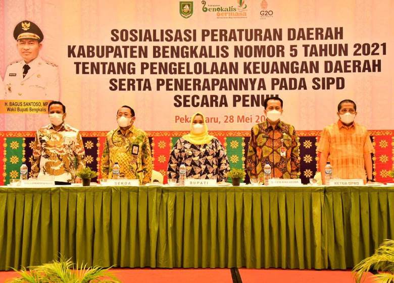 Bupati Kasmarni Buka Sosialisasi Permendagri Nomor 77 tahun 2020