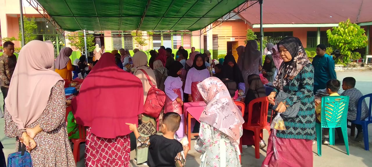 Peringatan Hari Bulan Bahasa SDN 1 Teluk Belitung Berakhir Sukses