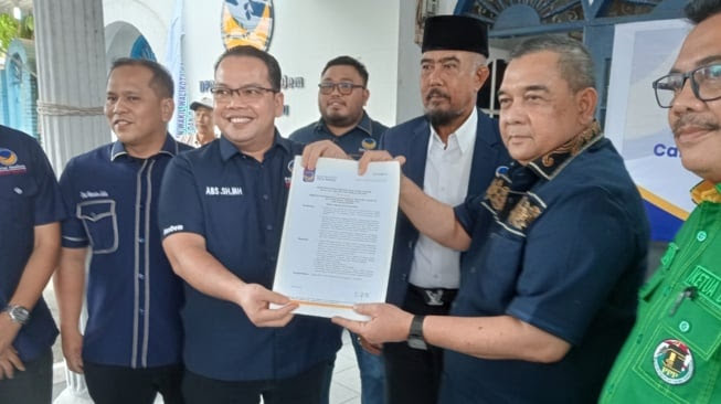 Edy Natar Nasution- Dastriany Bibra  Daftar KPU di Dukung  Nasdem dan PPP  untuk Pekanbaru