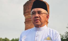 Bansos LAM Riau, Gubri Serahkan Ke Sekdaprov