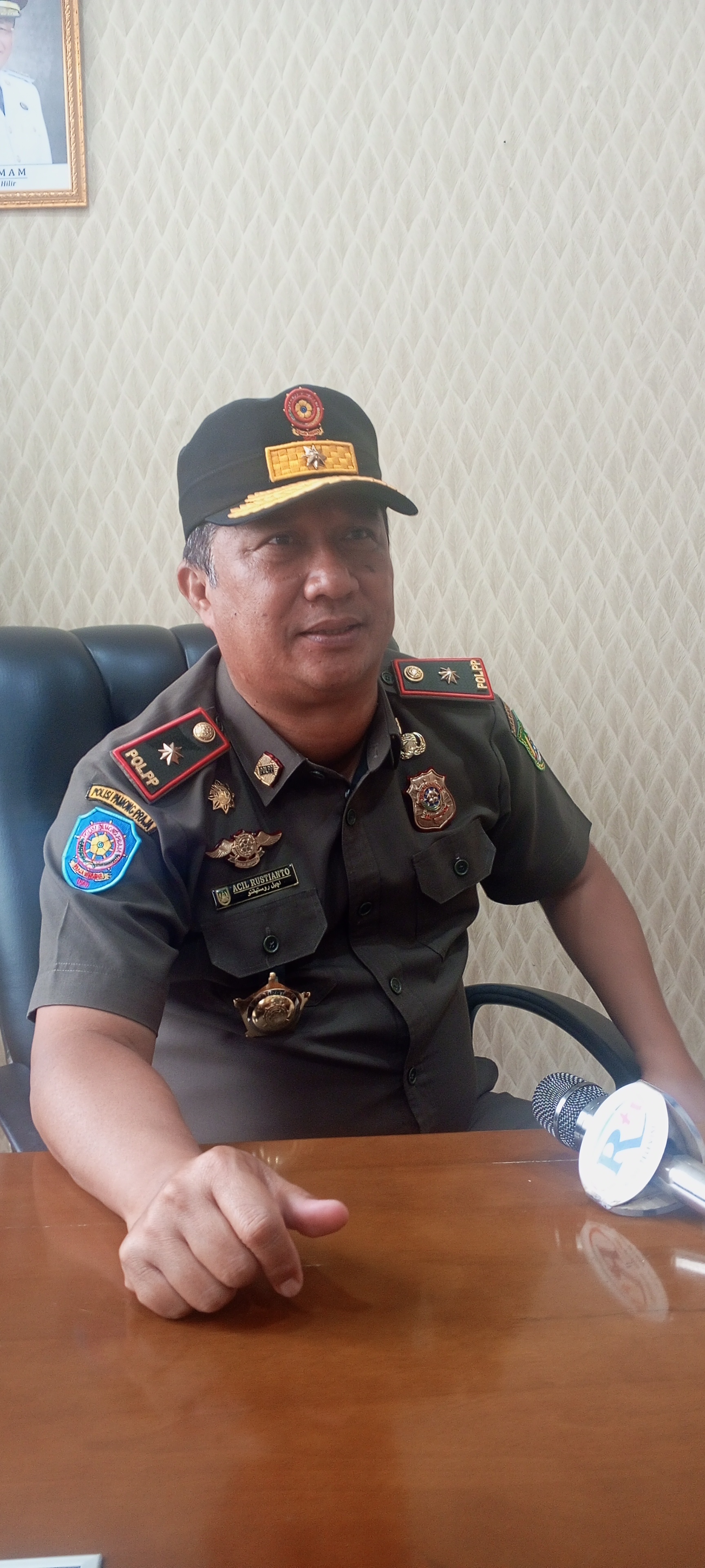 Satpol PP Rohil Tertibkan Pedagang di Bundaran Ikan