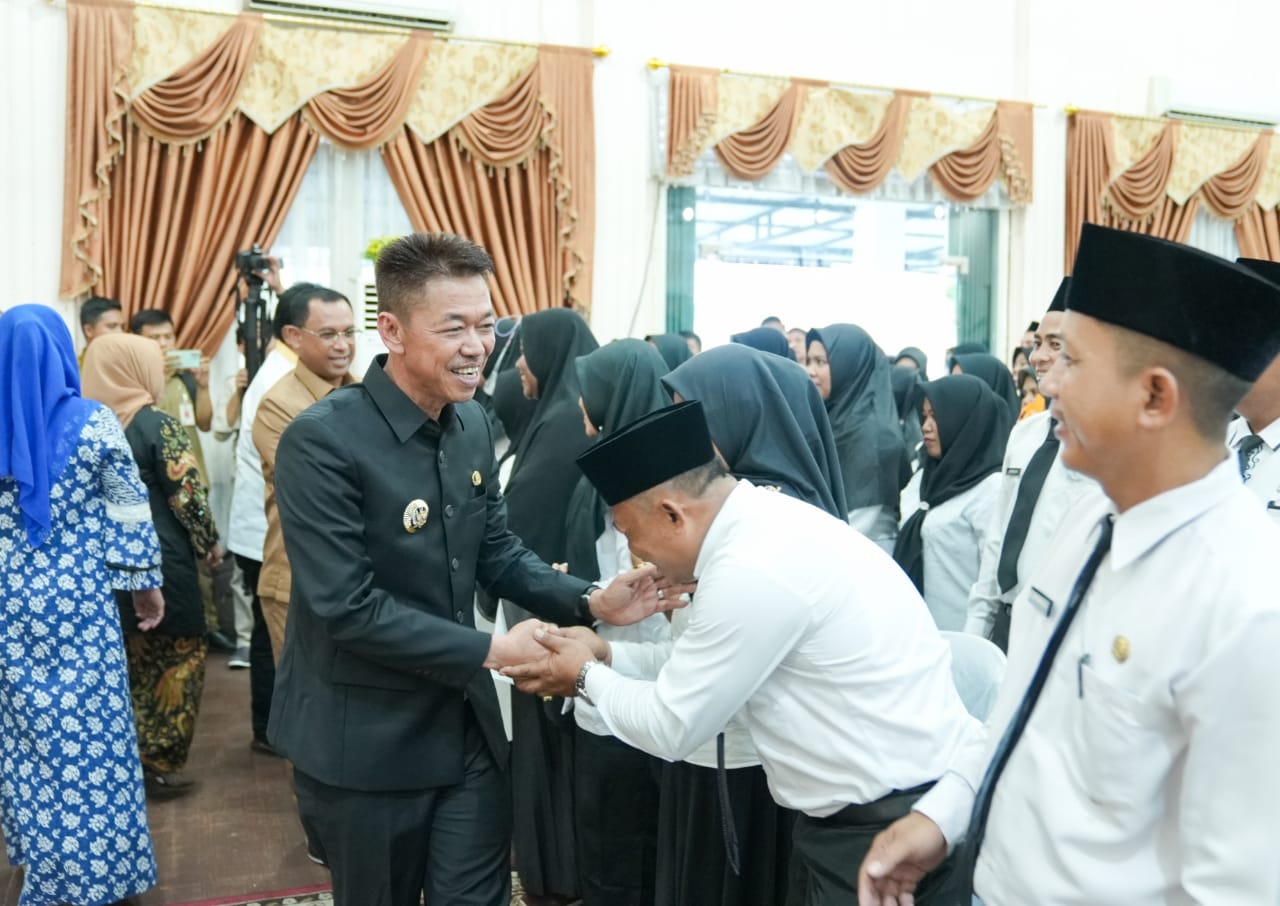 Bupati Rohil Serahkan SK Pengangkatan P3K Tenaga Kesehatan dan Ambil Sumpah Jabatan Fungsional Guru PNS
