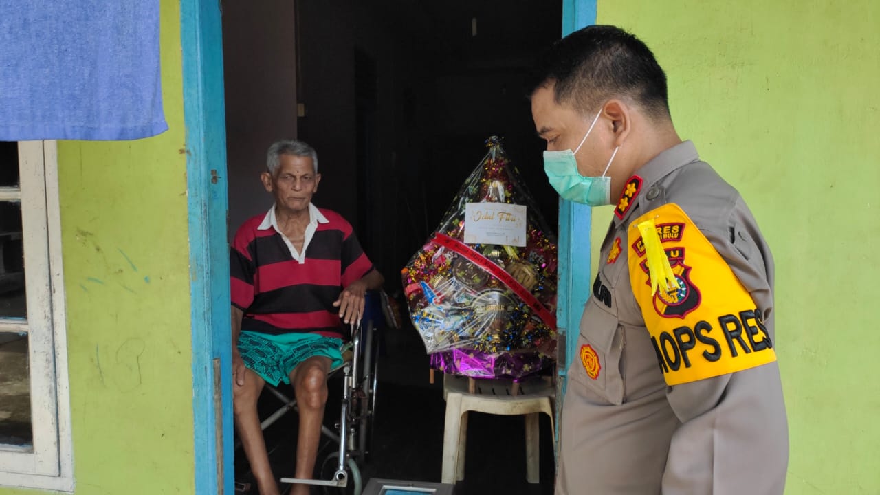 KapolresInhu Salurkan Bantuan Lebaran Bagi Warga Berkebutuhan Khusus