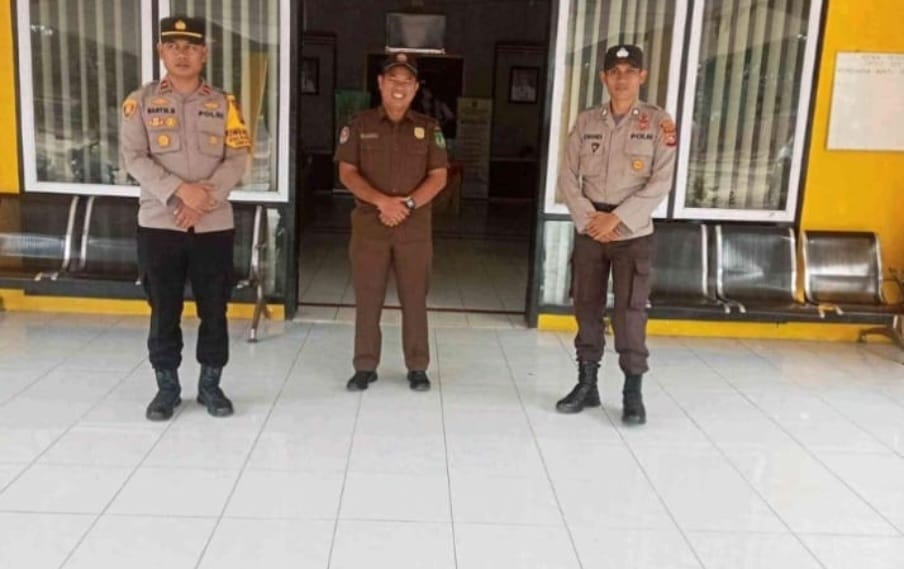 Jelang Pemilu Serentak, Polsek Simpang Kanan Pasang 12 Titik Spanduk Himbauan Untuk Hadir Ke TPS