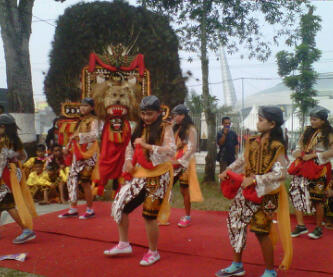 Berbagai Kesenian Warnai Pelantikan Annas Maamun - Arsyad Juliandri Rachman