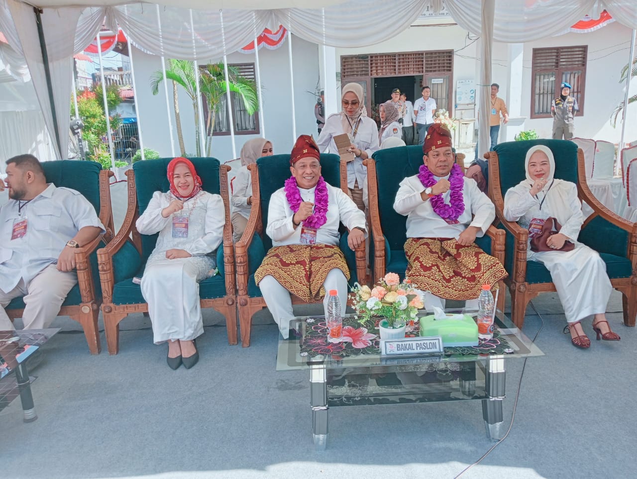 Pasangan Anton - Poti Dihantarkan Ribuan Ribuan Masa